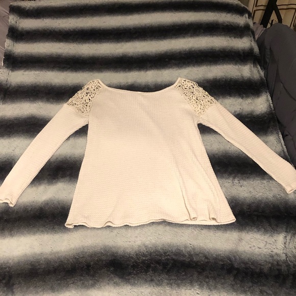 Vanilla Bay Natural Textured Top Crochet Shoulders - Picture 5 of 9